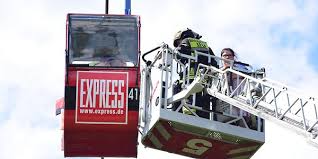 In norditalien sind bei einem seilbahnunglück mehrere menschen ums leben gekommen. Koln Seilbahn Unfall Wurde Durch Loses Hilfsseil Ausgelost Express De