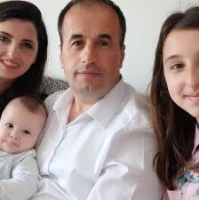 Të nderuar profesorë, Me nderimin më të lartë intelektual dhe qytetar, ju  drejtohem për të kërkuar mbështetjen tuaj morale dhe profesionale në këtë  proces elektoral, i cili përbën një moment strategjik për