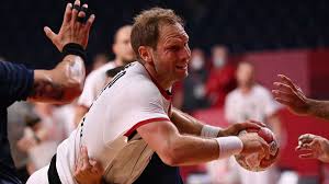 There can be seven players on each team out on the court at any given time. Vtmjtmijiof M