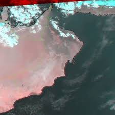 شبكة أجواء ارصاد سلطنة عمان آخر الصور الجوية توضح تكاثف السحب على جبال الحجر واجزاء من سواحل بحر عمان مع فرص Abstract Artwork Instagram Posts Instagram