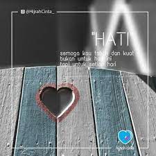Ia berasal dari tulisan arab يَا مُقَلِّبَ القُلُوبِ ثَبِّتْ قَلْبِي عَلَى دِينِكَ. Tausiyah Cinta Yaa Muqollibal Qulub Tsabbit Qolbi Ala Diinik