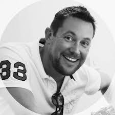 Jen Cameron's Instagram, Twitter & Facebook