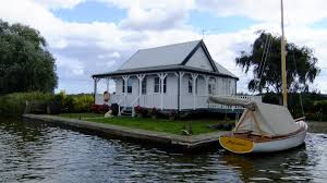 Riverside Holidays Sukie Holiday Cottage Near Potter Heigham On The Norfolk Broads Http Www Watersidebreaks Com Description Sukie Htm