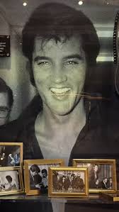 Just hanging out in Elvis's dressing room, strolling through the corridor  and checking out the lift which went straight to his penthouse suite in  Westgate Hotel. Such an experience 🤘🏻⚡️🤘🏻