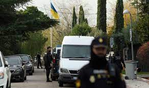 Pol&iacute;cia espanhola afirma que bombas enviadas para a embaixada da Ucr&acirc;nia e  f&aacute;brica de armas podem estar conectadas - Plu7