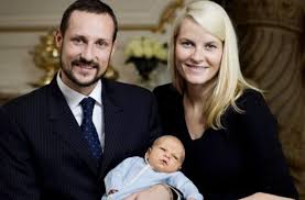 Es War Die Hochzeit Des Jahres 2001 Und Das Happy End Fur Ein Paar Das Lange Fur Seine Liebe Gekampft Hatte Mette Marit Tjessem Hoiby Und Norwegens Kronprin Konigliche Familie Norwegen Koniglich