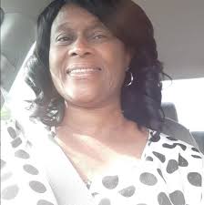 An outdoor movie idea. Such a cute idea! Credit unknown