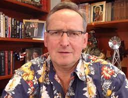 Jest autorem i współautorem licznych książek oraz programów o charakterze podróżniczym oraz publicystycznym. Wojciech Cejrowski Na Razie Nie Wrocil Do Minela 20 W Tvp Info Obiecali