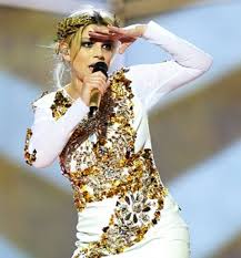 She's the italian singer who rocked the b&w hallerne stage at eurovision 2014. Emma Marrone Look Futurista Agli Eurovision 2014