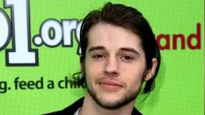 Habla del vendedor hispano a quien un policía le quitó su dinero