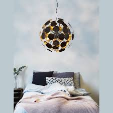 Besser eine variante, die oben offen ist, wählen, um mehr licht durch die decke abzustrahlen; Verspielte Pendelleuchte Fur Tolle Lichteffekte In Schwarz Und Gold Frei Haus