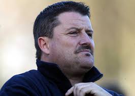 Dundalk keep Division One chase alive