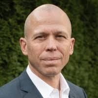 Kris Crossman's Instagram, Twitter & Facebook