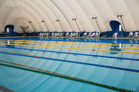 „de vreo 15 ani tot așa e nimeni nu s a interesat de acest drum, da bine ca n e dam ploaia de azi noapte și din această dimineață a inundat strada calea someșeni din cluj napoca. Bazinul Olimpic Grigorescu Cluj Napoca