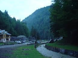 Daca te intrebai ce poti vizita in romania, ceva cu adevarat unic si mai putin cunoscut, destinatii superbe de vacanta in. Peisaje La Munte Romania MunÅ£ii CarpaÅ£i