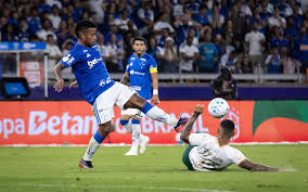 Keny Arroyo alcança marca de 50 jogos pelo Cruzeiro