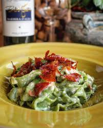 E' vero che la stagione degli asparagi è appena terminata: Tagliatelle Verdi Con Stracchino E Speck Croccante Il Gusto Di Andre
