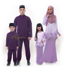 Get the perfect family photo on raya with style! 20 Ide Baju Raya Sedondon Suami Isteri Online Lamaz Morradean