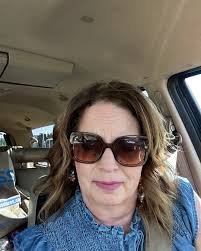 Happy Monday! Yall go do something nice for somebody today!