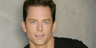 Interprète d'adam newman, le fils du célèbre victor newman, depuis un peu plus de quatre ans, il s'attendait à vivre une journée de tournage ordinaire. Les Feux De L Amour Michael Muhney Adam Newman Vire Pour Harcelement Sexuel