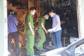 Đang điện thoại, thì tôi thấy xe cứu hỏa đang. Qepe5qml1dv4fm