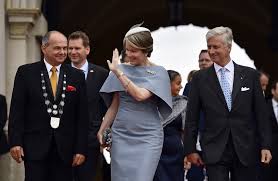 De weersomstandigheden pasten zich dinsdag aan aan de donkere geschiedenis van buchenwald. Koning Filip En Koningin Mathilde Trekken Naar Hun Heimat H Het Nieuwsblad Mobile