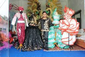 Bahan cara membuat baju dari bahan daur ulang koran plastik bekas via kursusjahityogya.blogspot.com. Yuda Kriesnawan Asah Kreativitas Dari Barang Bekas Adakitanews