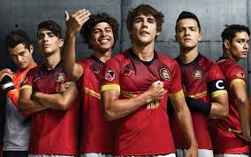 Hiperactivo e impaciente, ricky es uno de los íntimos amigos de gabo en el instituto, junto a dedé. Camiseta De Los Halcones Dorados Para Pes Descarga A Los Halcones Dorados En Pes 17 Somospes Com Todo Sobre Pes How To Erase Iphone