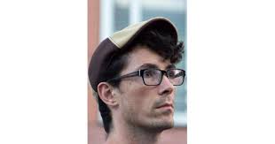 El actor Pablo Parra realiza una performance en el Musac