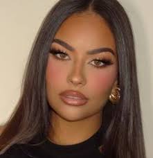 Anna Hussey (annalouise92)