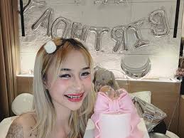 Chat,it's my birthday today! I'm Really happy todayy,whoaaaaaa