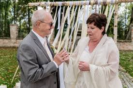 Sie können mit einem hochzeitsgedicht zur gestaltung der hochzeitsfeier beitragen und werden ganz sicher großen beifall ernten. Goldene Hochzeit After Wedding Fotoshooting Zum 50 Hochzeitstag