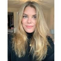 Jessica Rowles's Instagram, Twitter & Facebook