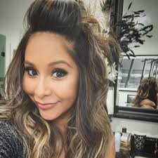 Although it may seem difficult to create, making a good bump is really all about teasing. The Pouf The Bump This Iconic Mid 2000s Hairstyle Is Making A Comeback