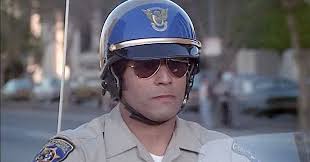 A sigla chip significa california highway patrol, ou polícia rodoviária da califórnia. Le Heros De La Serie Chips Est Reellement Devenu Policier Dans L Idaho Konbini