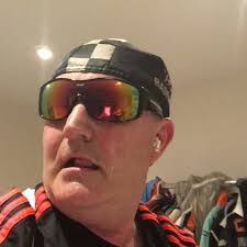 Thomas Mund's Instagram, Twitter & Facebook