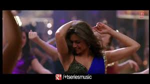 The real hero of the look was her strappy blouse, which came with skinny sheer straps and a generous amount of champagne gold sequins. Deepika Padukone Hot In Saree Youtube