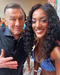 CRYSTAL BENTLEY MUZDEKA (@bodyxbentley) · Instagram 照片和视频