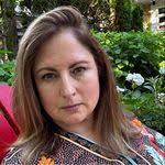 Carolyn Sheldon's Instagram, Twitter & Facebook