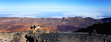 Teleférico del teide) is an aerial tramway that goes up mount teide, the highest peak in spain, located in the teide national park in tenerife, canary islands.starting at the base station at 7,730 ft (2,356 m) above sea level, it ascends to the top station at 11,663 ft (3,555 m) in eight minutes, at a maximum speed of 26,2 ft/second (8 m/s) and carrying 44 people per. Aufstieg Zum Gipfel Nationalpark El Teide Tenerife