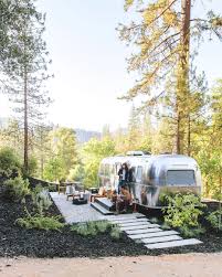 The New Airstream Hotel Autocamp Autocamp Set Near Yosemite National Park S Gateway Town Of Mariposa Is One F Airstream Camping Backyard Camping Airstream