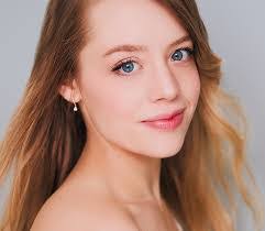 Emma Dahlin's Instagram, Twitter & Facebook