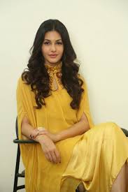 Actress, dreamer and entirely bonkers!! Actress Amyradastur Latest Hd Photos Most Beautiful Indian Actress Beauty Full Girl Fashion Tips For Women