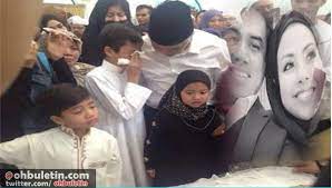 Ahmad zahid hamidi (born 4 january 1953) is a malaysian politician who has been deputy prime minister of malaysia since 2015 in the barisan nasional coalition government of prime minister najib razak. Latar Belakang Syed Alman Menantu Zahid Hamidi Yang Meninggal Dunia Oh Buletin Media Informasi Malaysia
