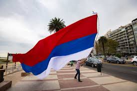 El frente amplio es una fuerza política uruguaya con definición progresista, democrática, popular, antioligárquica y antiimperialista ubicada a la izquierda del espectro político. Frente Amplio Twitterren Levanten Esa Bandera Que Desde Lejos Se Pueda Ver Es Manana Martinezpresidente