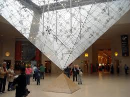 The Upside Down Pyramid At Le Carousel The Mall Under The Louvre Paris In Spring Pyramids Louvre