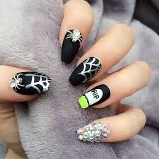 See more ideas about halloween nails, halloween acrylic nails, black halloween nails. 50 Spooky Halloween Nail Art Designs For Creative Juice