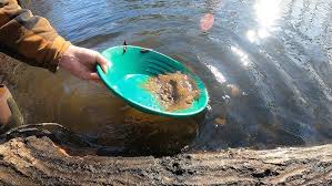 Dan Hurd Finds Thousands in Gold Using Simple Prospecting Methods! - YouTube