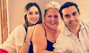 luˈpita ðaˈlesjo, born guadalupe contreras ramos on 10 march 1954 in tijuana, baja california) is a mexican singer and actress. Despues De Mucho Tiempo Lupita D Alessio Reaparece En Las Redes De Su Hijo Ernesto