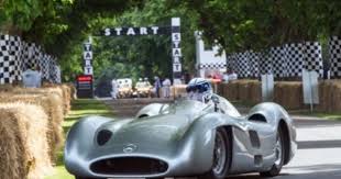 Mercedes Benz 300 Slr Celebrated At 2015 Goodwood Fos Mercedes Benz Benz Mercedes